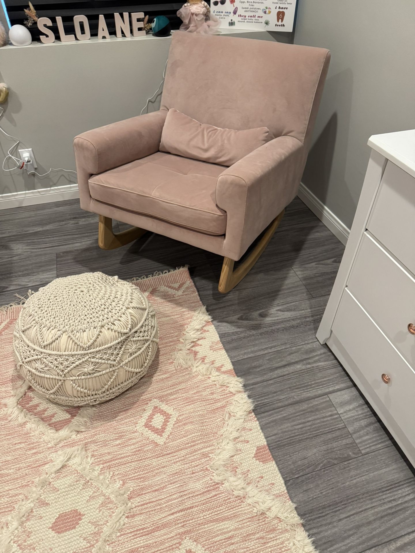 Nursery Rocking Chair (Pink)