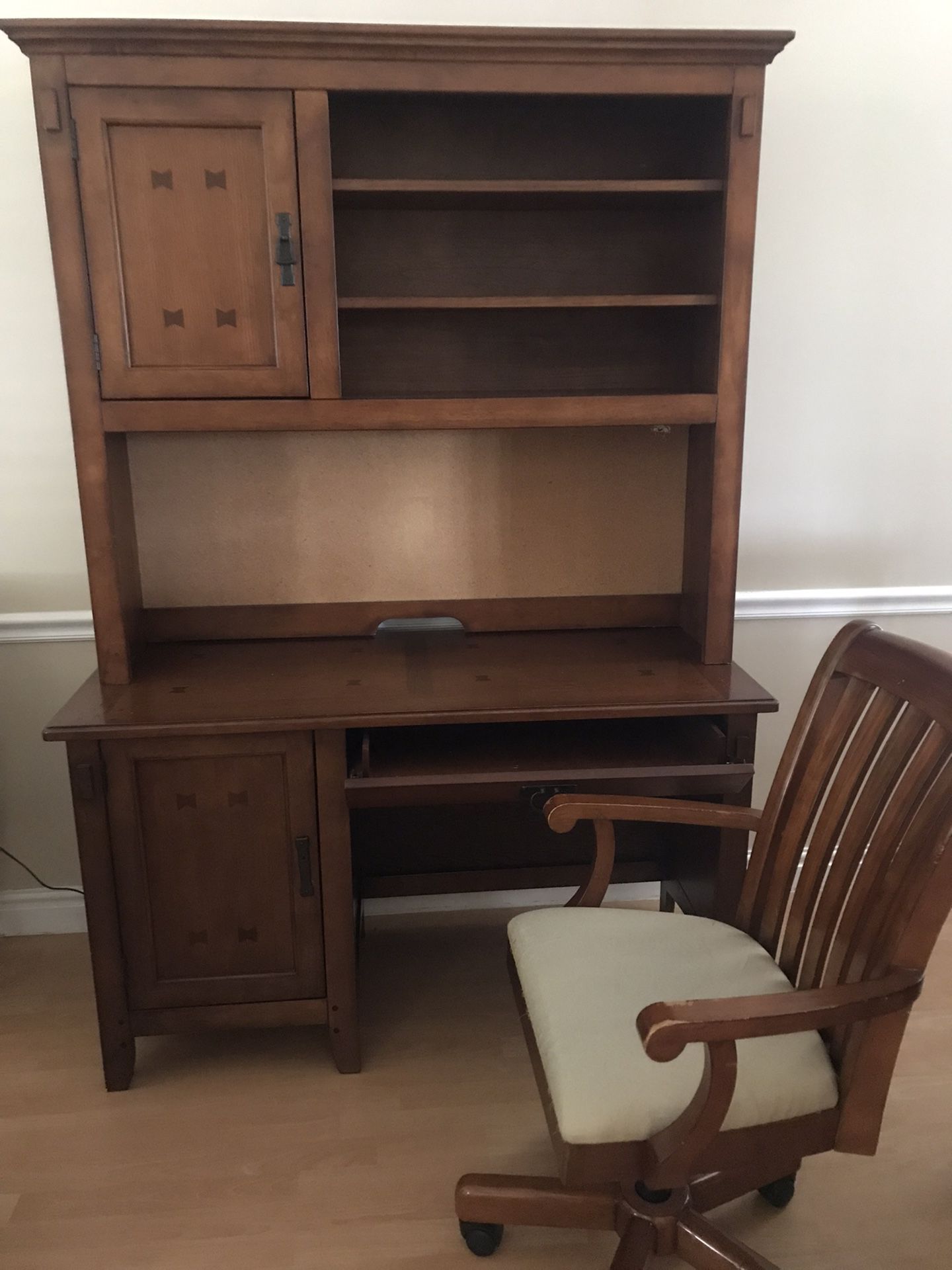 Solid Wood Desk with hutch And Chair