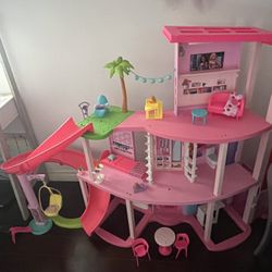 Barbie House w/accessories