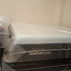 🎊🎉🎊🎉 $1,200 California king tempur-pedic luxebreze purecool max soft available $1,200 🎊🎉🎊🎉