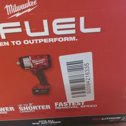 Milwaukee Fuel 1/2 In High Torque Impact Wrench 1600lbs Of Torque With One 5.0ah Battery And Charger With Bag