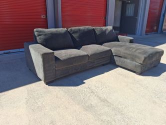 Free Delivery!! Gray Sectional with Chaise