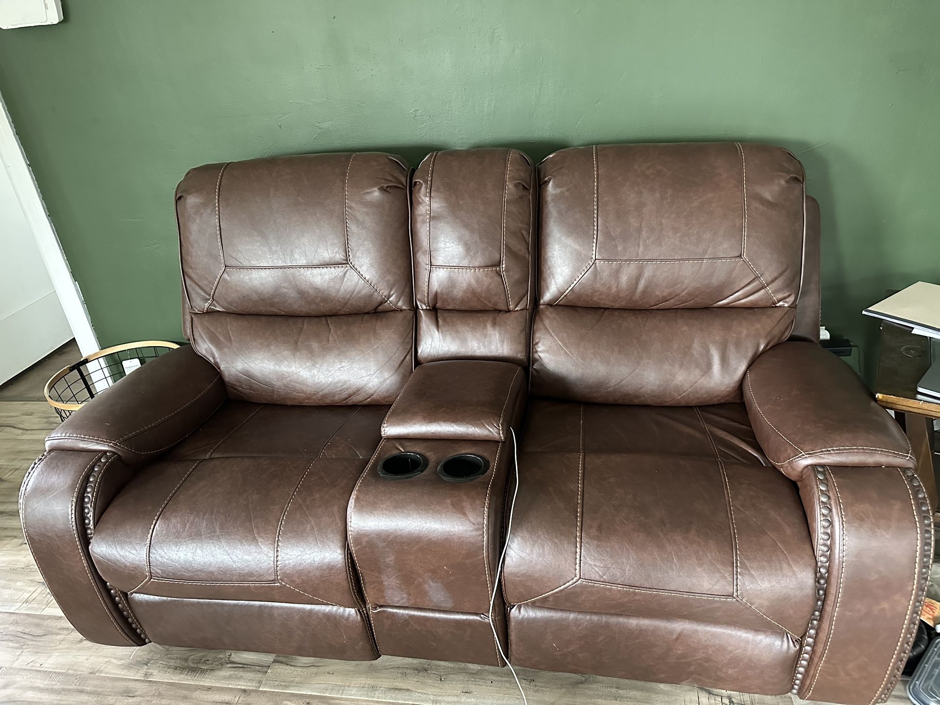Leather loveseat recliner