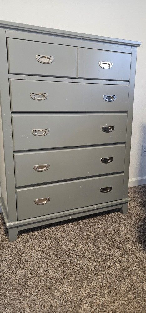 5 Drawer Dresser and Bedframe