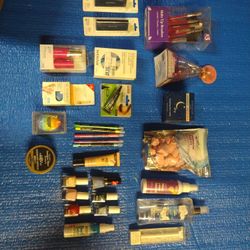 28 Piece Women's Makeup And Other Small Lot
