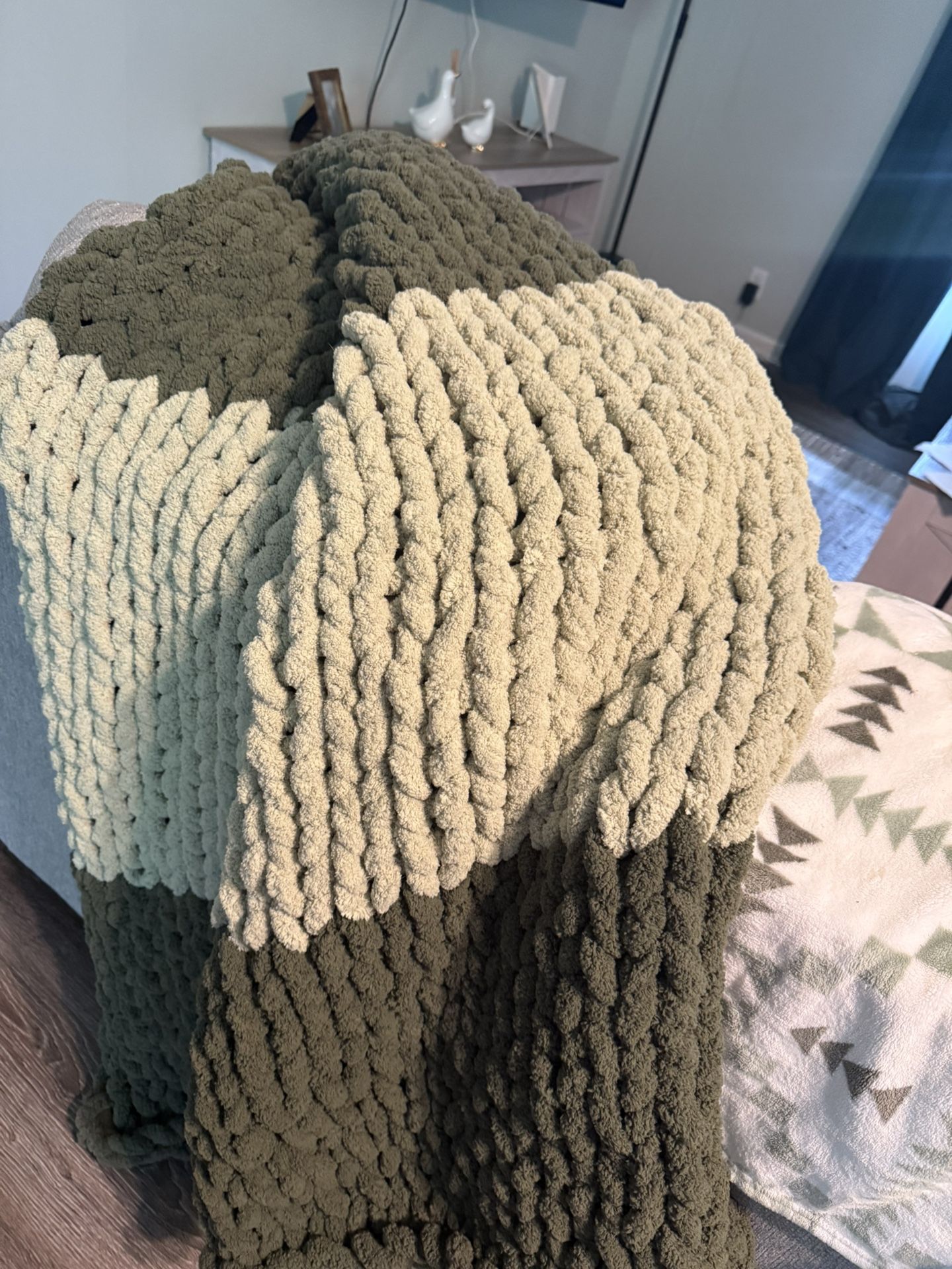 Handmade Chunky Knit Blanket - Cozy 62x48 Throw