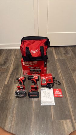 Milwaukee M18 18V Lithium-Ion Brushless Cordless Compact Drill/Impact Combo Kit (2-Tool) w/(2) 2.0 Ah Batteries, Charger & Bag