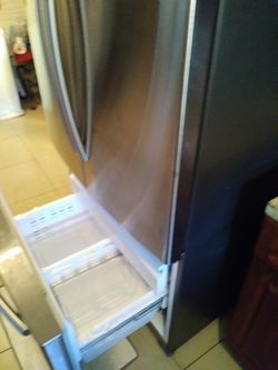 Samsung double fridge stainless steel top not cooling too good but bottom works great