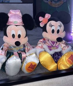 Disney Shanghai, Minnie plushies