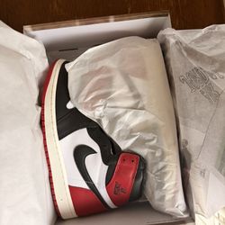 Air Jordan 1 Retro Black Toe