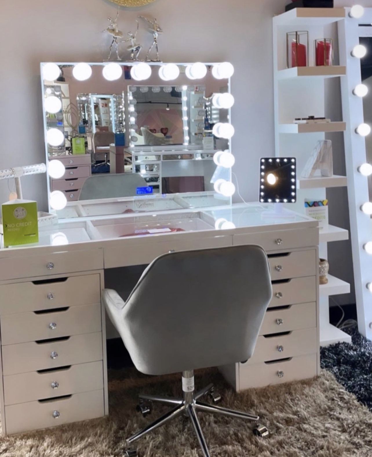 Brand New Vanity Make Up Mirror Set With Bluetooth Speakers $1399