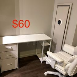 Desk With Multiple Drawers 