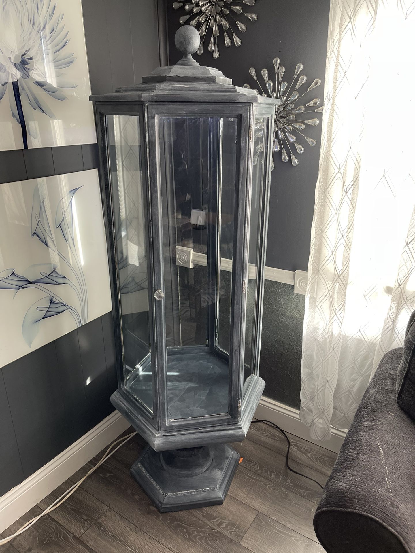 Gray and white wash curio with glass shelves and lighting LED lighting