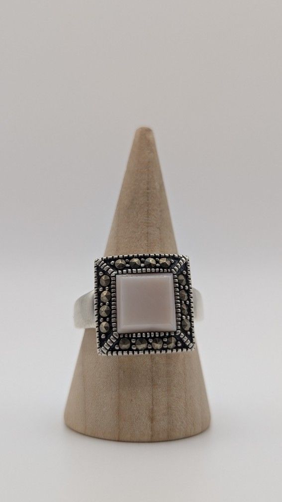 Vintage Light Pink Conch Sell Marcasite Sterling Silver .925 Ring Size 7 3/4