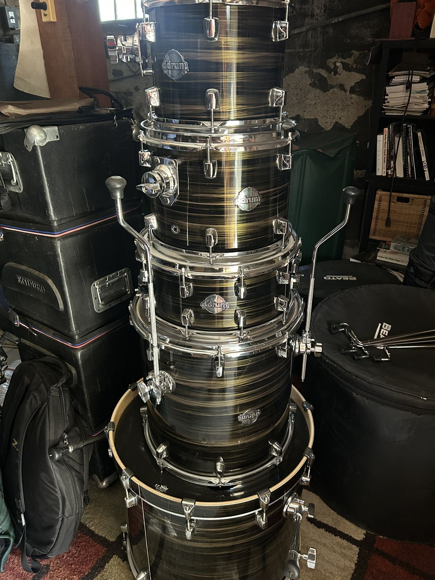 DDrum drum set in great condition.