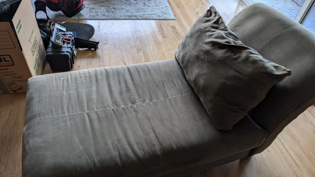 Chaise Lounge