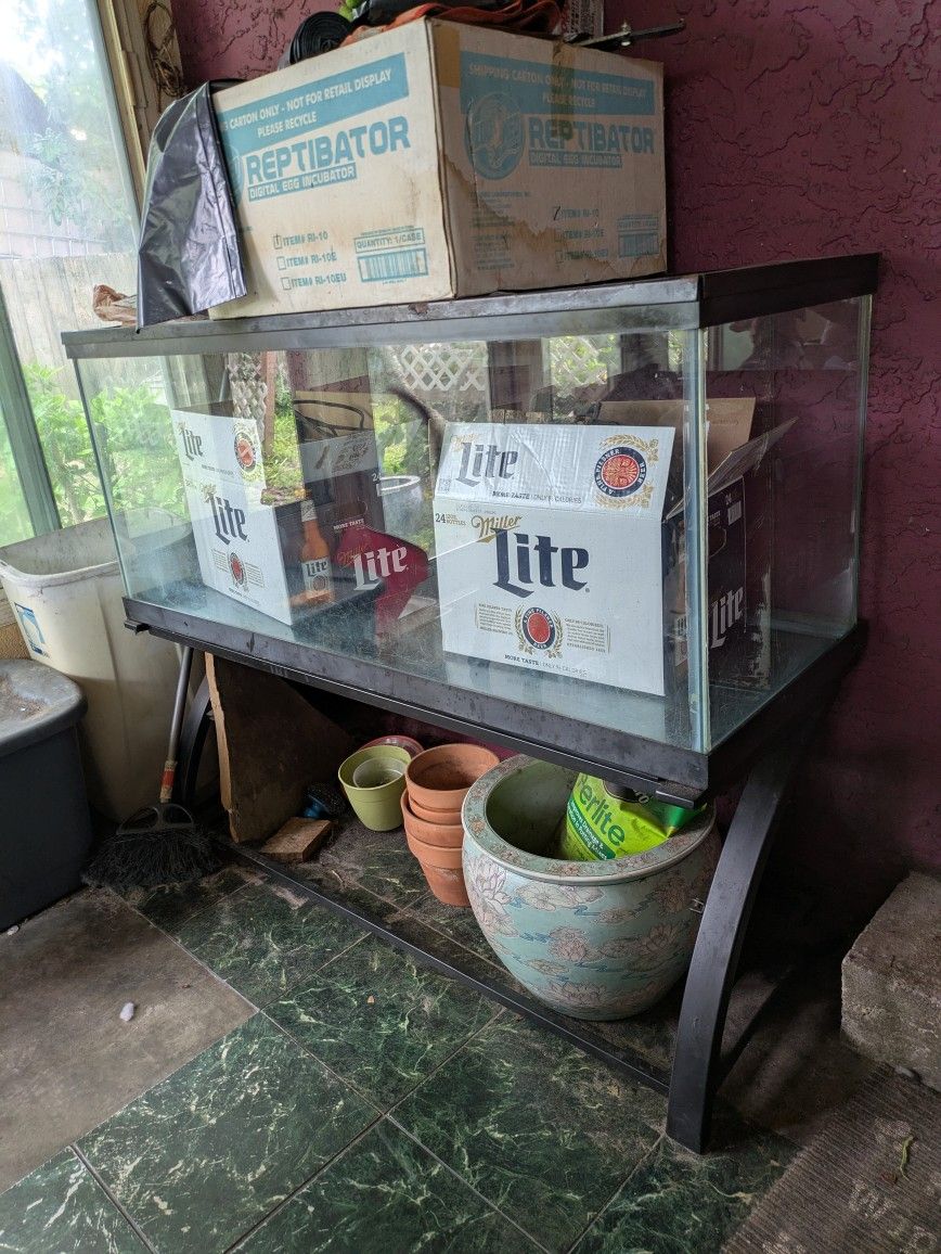 Reptile Tank, Lid, Lamps & Incubator. Must Go!