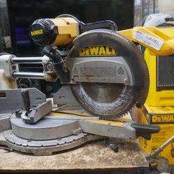 DEWALT  12" COMPOUND SLIDE MITER SAW DW708 PRE OWNED 880966-1