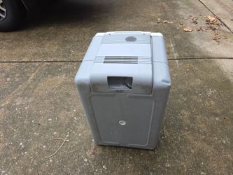 Coleman Power Chill Model 5640 40 quart thermoelectric cooler Used Working