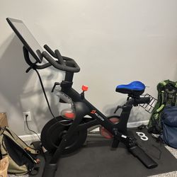 Peloton Bike (2021) - Low Use / Only One Owner 