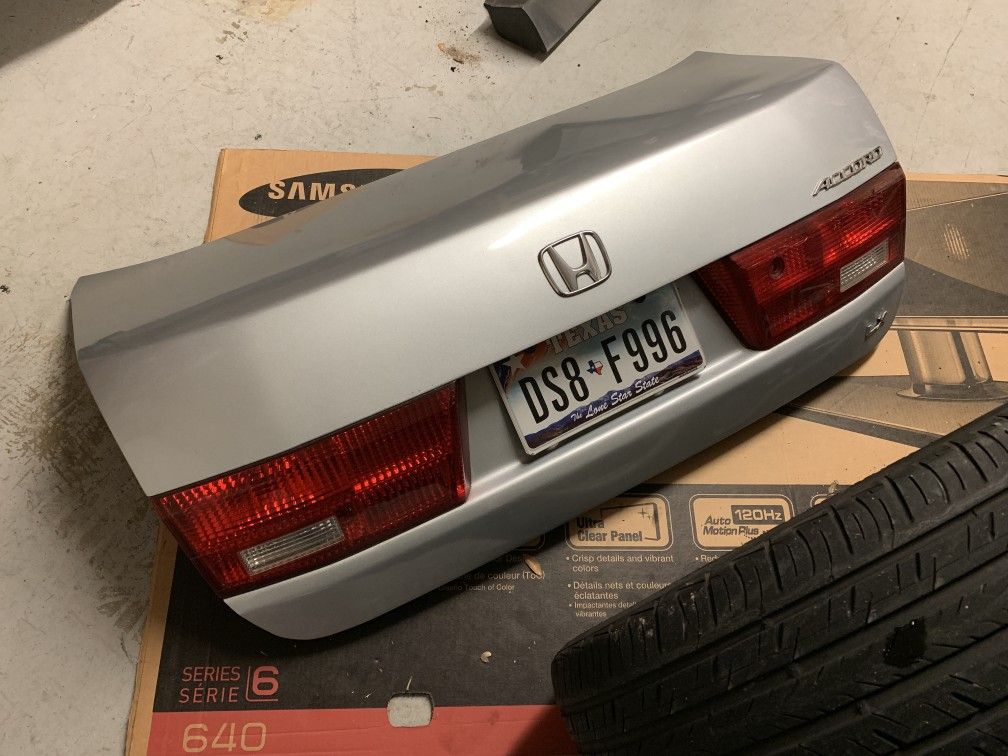 2005 (7th gen) Honda Accord sedan trunk with taillights