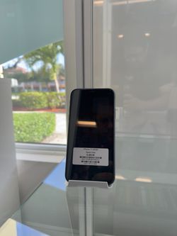 📱 iPhone 11 – 64GB – Unlocked – Space Gray