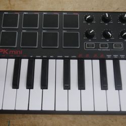 Akai MPK mini keyboard pre owned 889572-2 