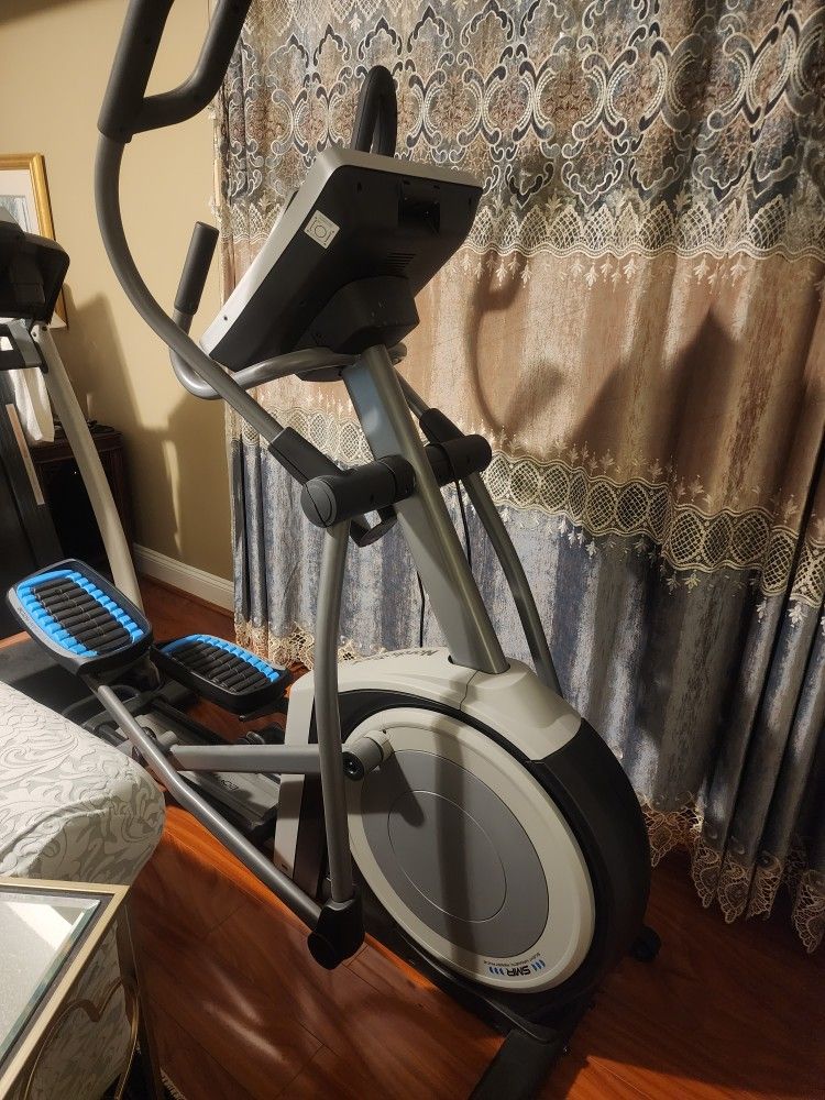 NORDICTRACK Elliptical COMMERCIAL 14 W/extended Warranty 