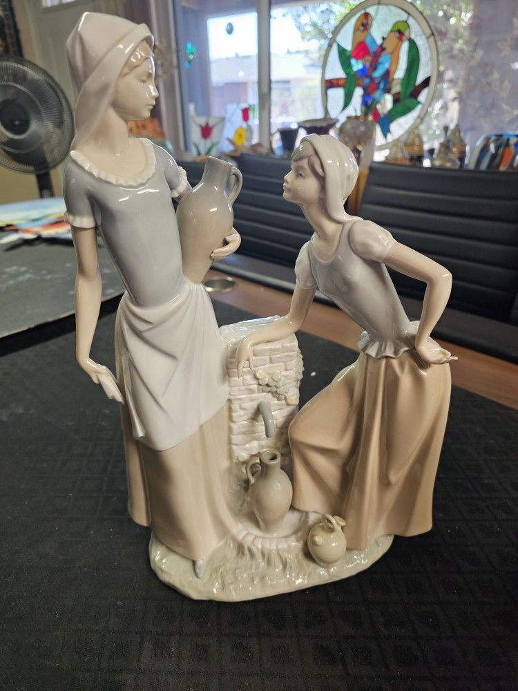 Lladro by NAO, Ladies Talking At Water Well
