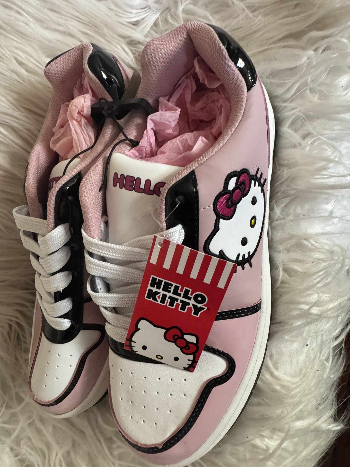 HELLO KITTY SHOES 20$