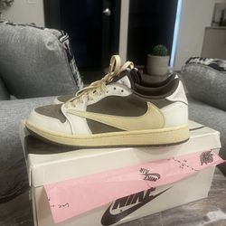 Jordan 1 Low Reverse Mocha