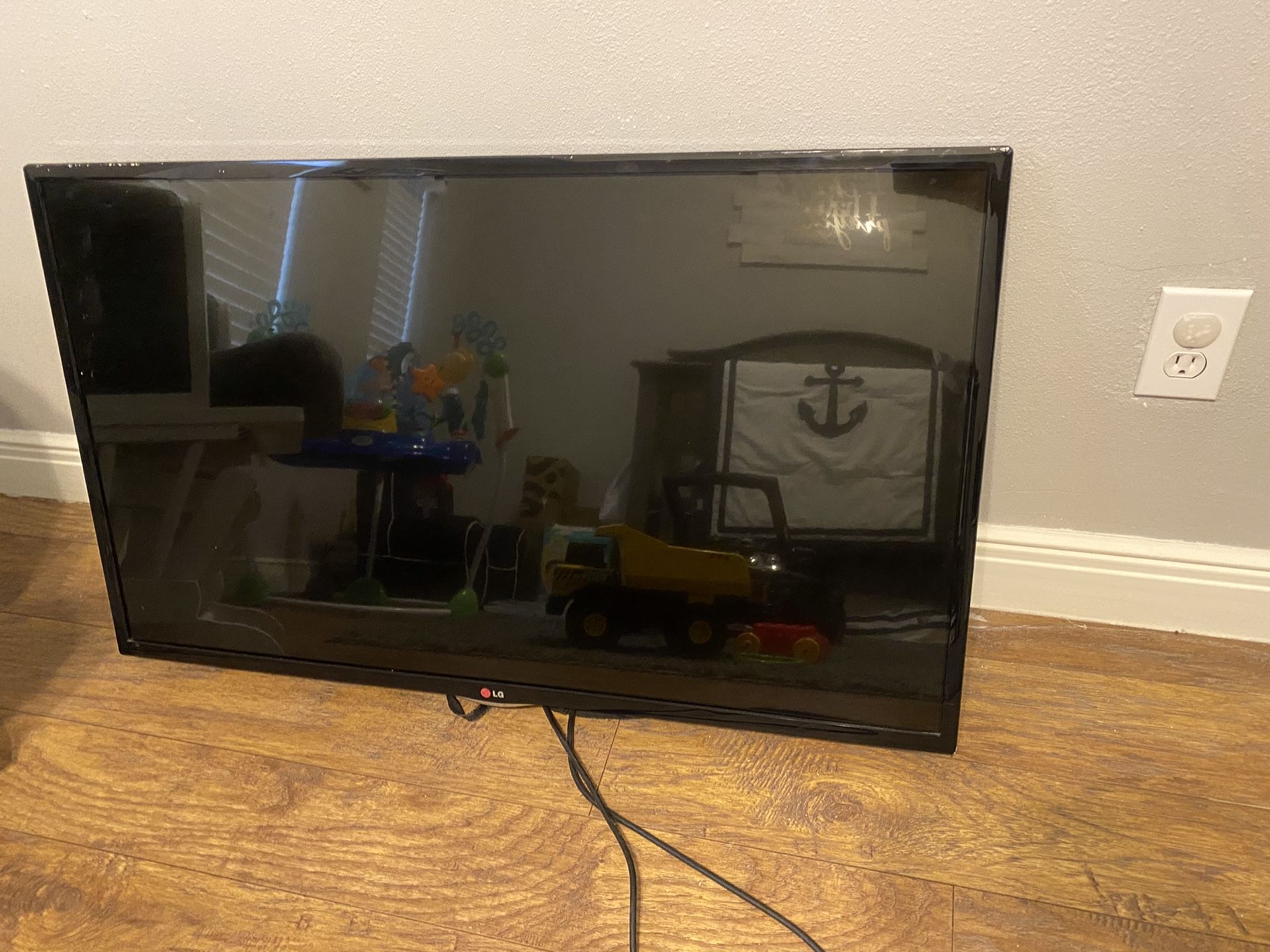 32 Inch LG TV.