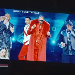 55"LG 4K HDR SMART TV WITH REMOTE NO BASE TV LEGS $300 FINAL PRICE READ DESCRIPTION AND SEE ALL PICTURES 