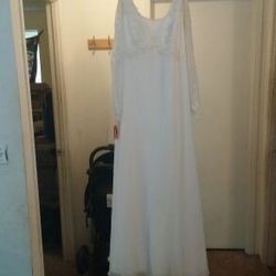 Wedding dress never worn size 12