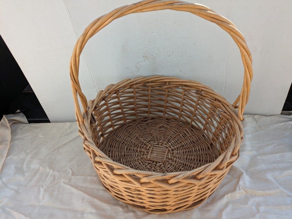 Oversized Large round Wicker Basket 19 Inch High x 18 diameter.