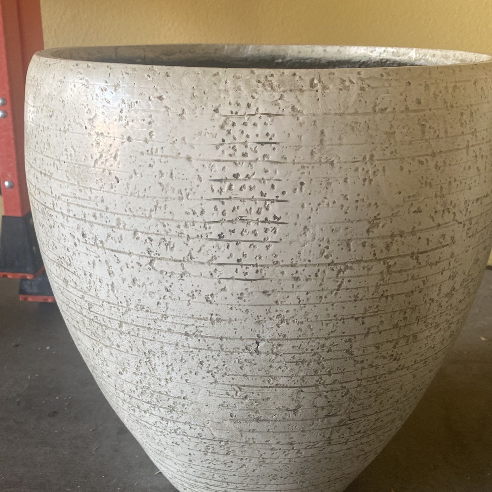 2 Ceramic Pots. for Sale in Henderson, NV OfferUp