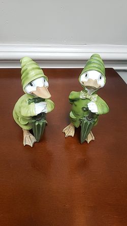 Vintage adorable 2 resin duck in rain coats with umbrellas