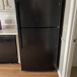 Fridge Works Good- Moving Needs Gone 
