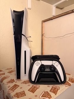 PS5 Slim Disc Edition – 1TB – Excellent Condition – OBO