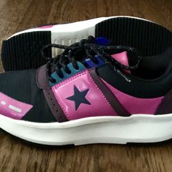 W/OMENS CONVERSE SHOES 