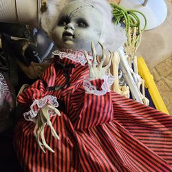 Animatronic haunted holly brand new