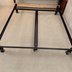 QUEEN SIZE METAL  BED FRAME (LIKE NEW)