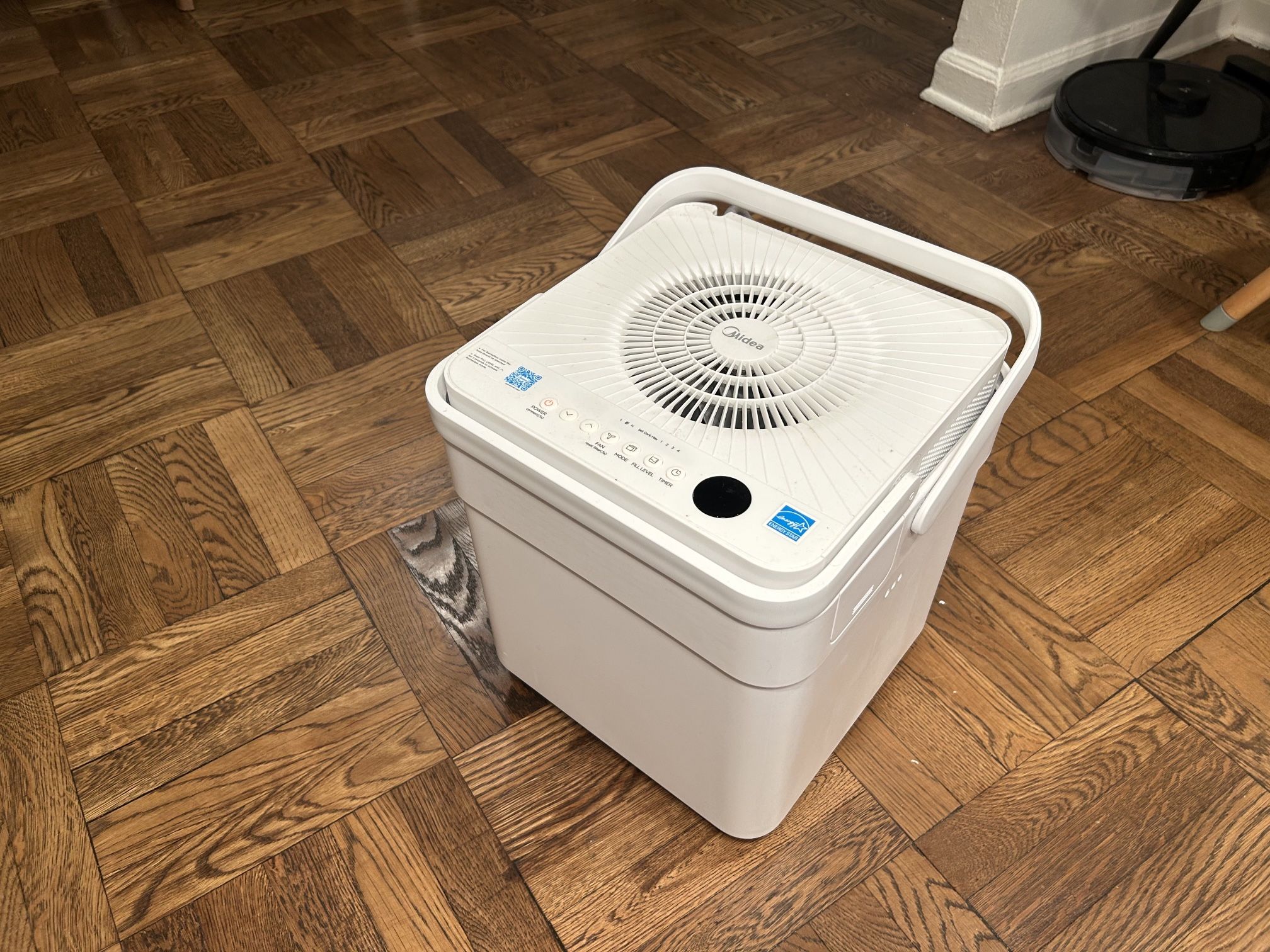 Dehumidifier (Midea Cube 20 Pint For 1,500 Sq Ft)