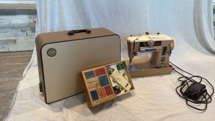 Singer Sewing Machine 401A