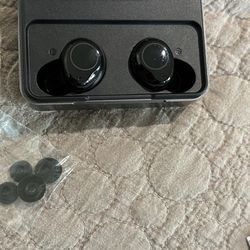 Earbuds 