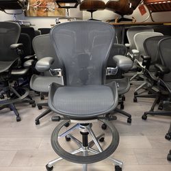 🔥BRAND NEW!🔥HERMAN MILLER AERON REMASTERED STOOL GRAPHITE  COUNTER HEIGHT FULLY ADJUSTABLE LEATHER ARMS SEAT ANGLE REAR TILT LOCK
