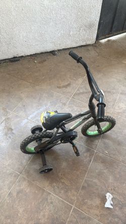 Bike for 3-5 year old with training wheels