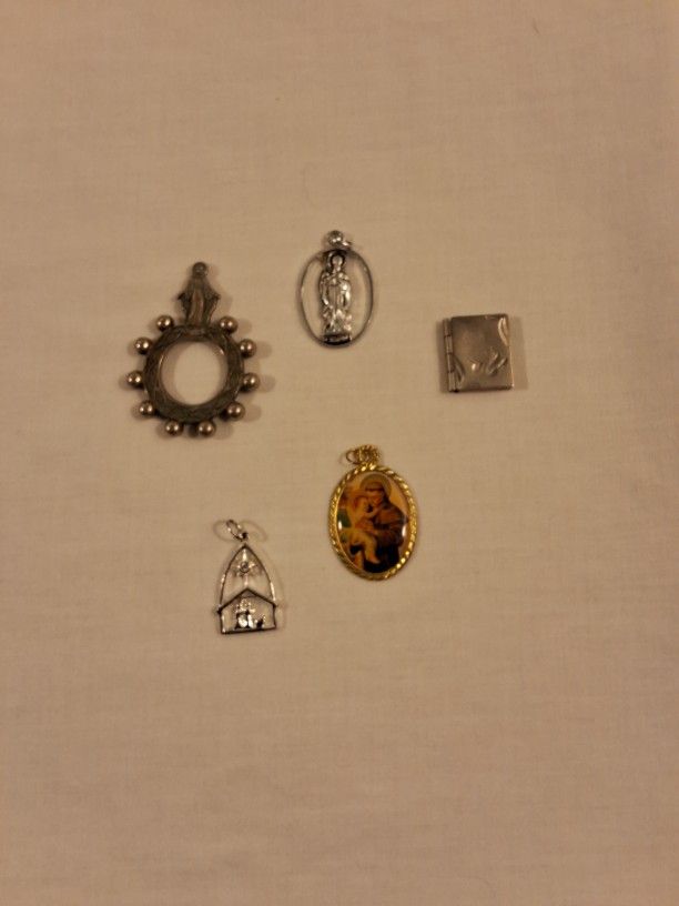 VINTAGE LOT OF 5 Religious Pendants/Pieces