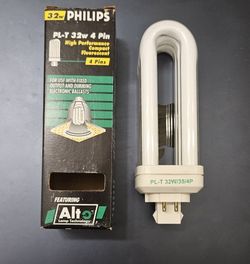 PHILIPS 32 WATT LIGHT BULBS