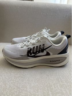 Nike Men's Vomero 18 Run Pack White Black Running Sneakers 9.5 IB5726-100